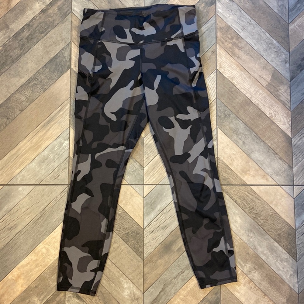 Athleta Camo pants with zipper side pockets